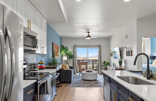 Desert View Village Condo | Pool ※ Mayo Hospital※Parking※Golf&King Bed