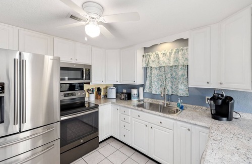 Tranquil Harbour House | POOL MIDTOWN - Walking distance to beach, parks, restaurants and shopping
