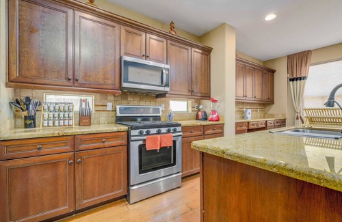 Palm Valley House | Pool, Movie Room, Games, Grill!