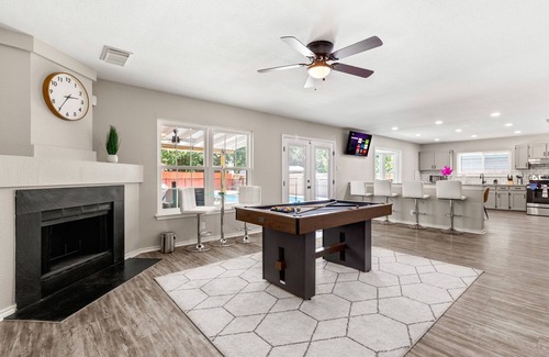 West San Antonio House | Pool Oasis by Seaworld | 5 Bedrooms | Game room