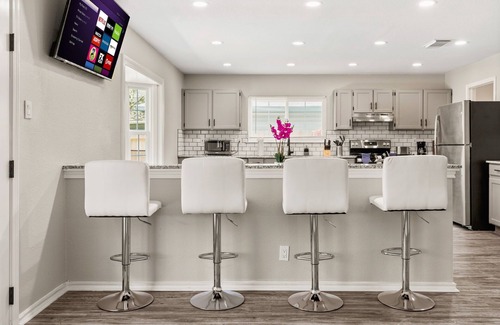 West San Antonio House | Pool Oasis by Seaworld | 5 Bedrooms | Game room