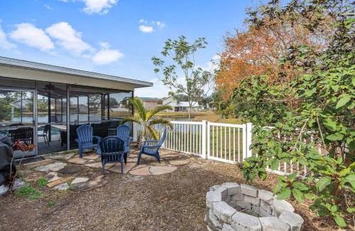Whitfield House | Pool on the Lake, Peaceful, Close to Beaches, Restaurants and More!