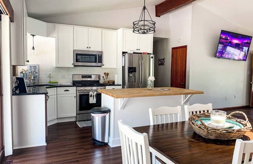 Huron House | POOL OPEN! 15 Minutes to Cedar Point