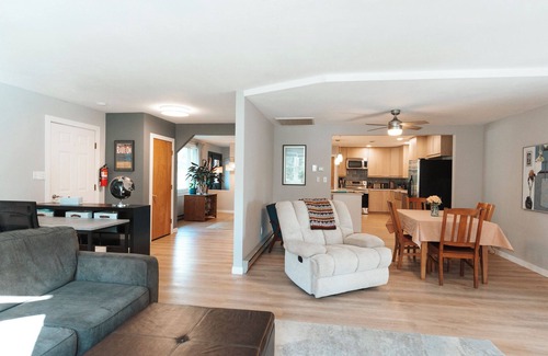 Vermilion House | Pool open through the month of Sept! Lake Erie Retreat