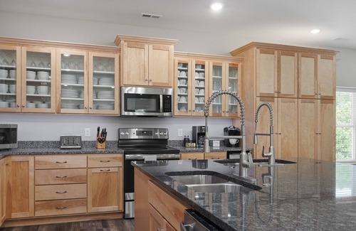 Branson House | Pool Opens March 10! Private Pool, Hot Tub, Arcade & more!