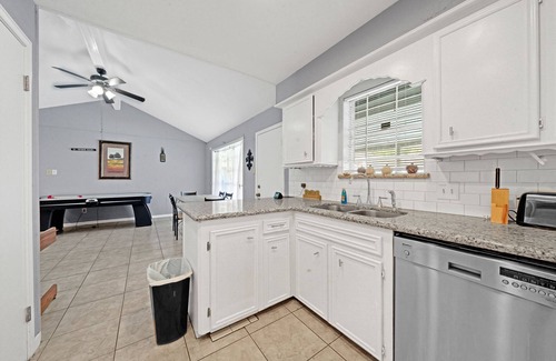 Cloverleaf House | Pool-Outdoor Kitchen, Pool table,Spa, Sleeps 12. Weekly & Monthly discounts.