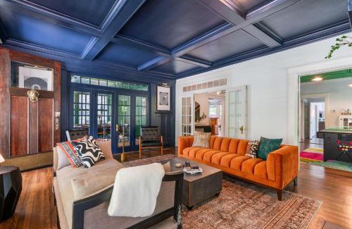 Central Gardens House | Pool Outdoor TV Fire Pit Game Room