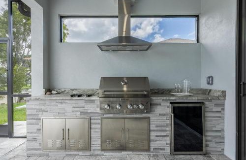 Trafalgar House | Pool overlooking canal, Outdoor Grilling station - Villa Sand Dollar Siesta