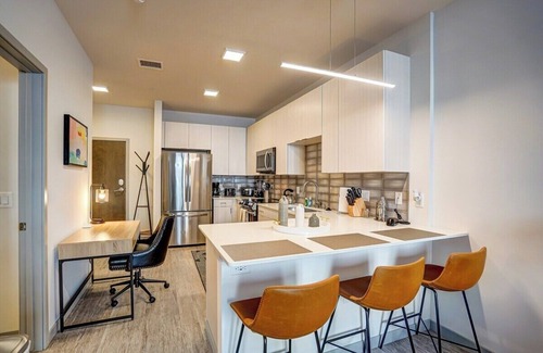 Madison Apartment | Pool. Parking. Dishwasher. A/C. Pet Wash station.