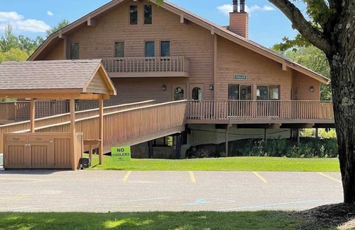 Bellaire Condo | Pool Pass Walk to ski hill or golf villa