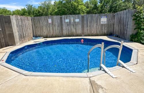 Keller House | Pool Pet Spacious Studio Location near NASCAR by Vacation Your Way