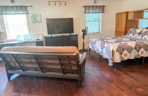 Keller House | Pool Pet Spacious Studio Location near NASCAR by Vacation Your Way