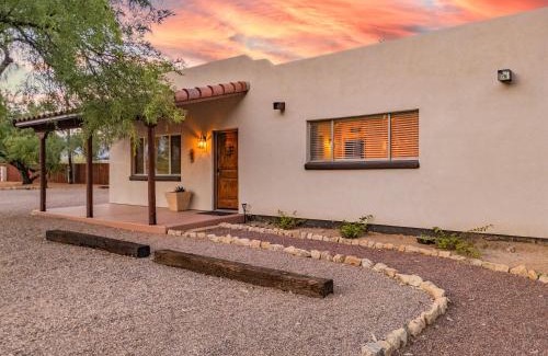 Tanque Verde House | Pool Pickleball Basketball BBQ Games Solana Villa 1