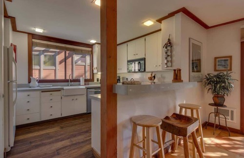 Tahoe Tavern House | Pool|Pier|Beach|Tennis|Pickleball|Walk to Town