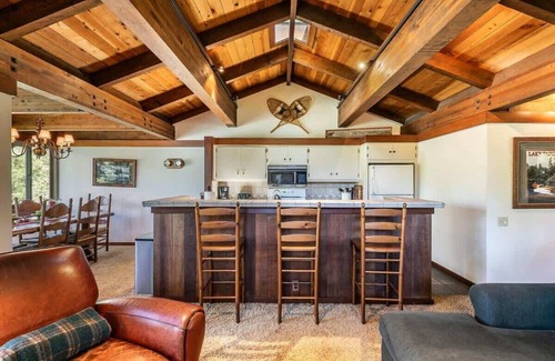Tahoe Sierra Estates House | Pool|Pier|Beach|Tennis|Pickleball|Walk to Town