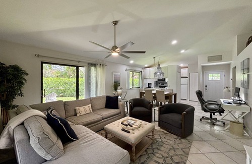 Palm Beach Gardens House | Pool, pond and paradise cottage at PGA National!