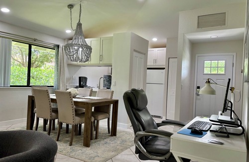 Palm Beach Gardens House | Pool, pond and paradise cottage at PGA National!