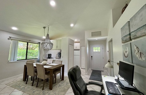 Palm Beach Gardens House | Pool, pond and paradise cottage at PGA National!