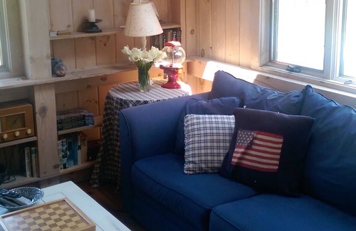 Hollowville House | Pool-Pond-Privacy Country Chic Near Hip Urban Town