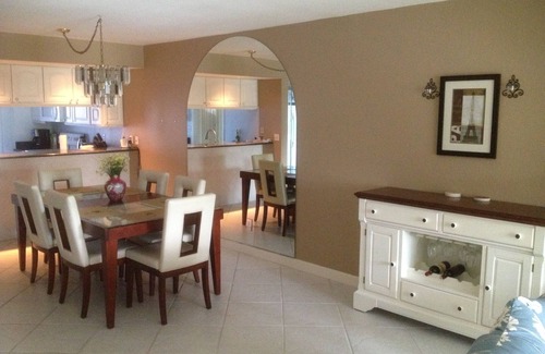 Naples Condo | POOL POOL POOL nFANTASTIC 2 BR/2 BA NEXT TO POOL & CLUBHOUSE ON THE FIRST FLOORn