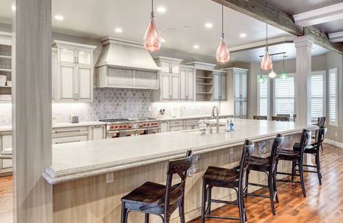 Porterville House | Pool & Private Theater: Porterville Group Getaway!