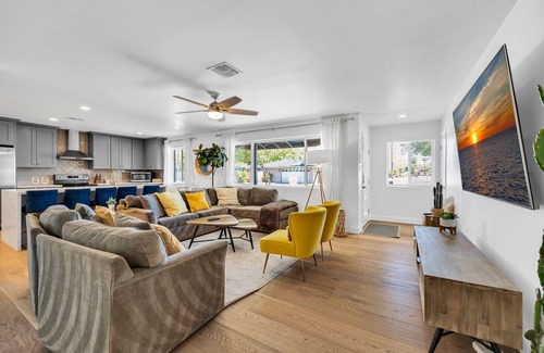 Village Grove House | Pool & Putting Green - Minutes to Old Town Scottsdale & Perfect for Groups!