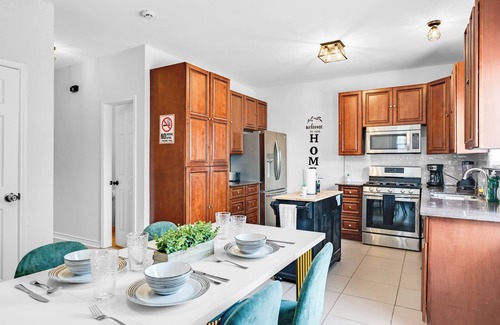 Rowlett House | Pool retreat 5BA 2.5BA 4 King bed near lake