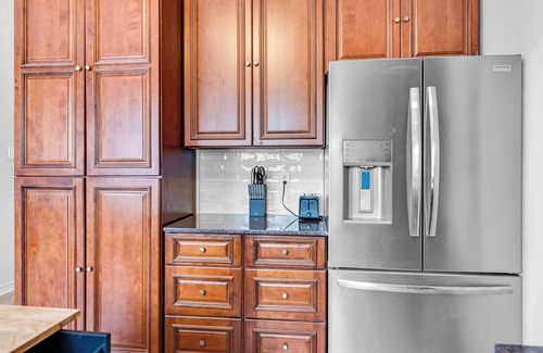 Rowlett House | Pool retreat 5BA 2.5BA 4 King bed near lake
