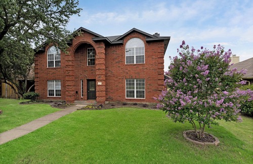 Rowlett House | Pool retreat 5BA 2.5BA 4 King bed near lake