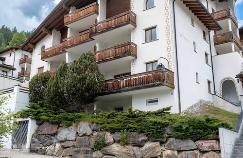 Salouf Apartment | Pool + sauna Cozy Swiss Chalet Style in Salouf