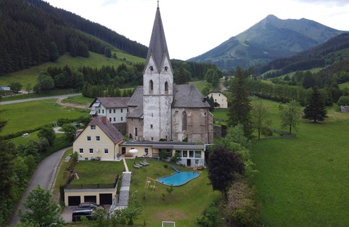 Vordernberg House | Pool, sauna, cups, billiards, and lots of nature