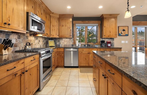 Cle Elum Condo | Pool Side Condo in the heart of Suncadia! Just steps to the pool and hot tub!