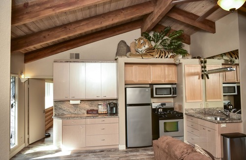 Mount Helix House | Pool Side Safari Cabin