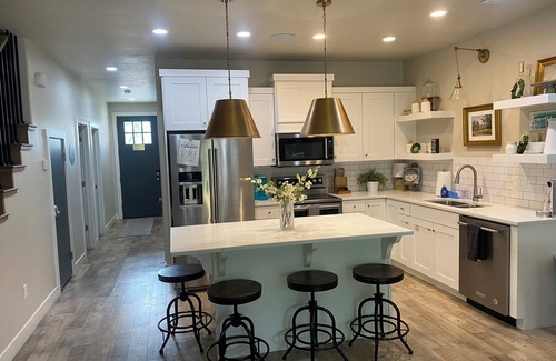 Washington Fields House | Pool Side Villa |Pet-Friendly Modern Escape w/Games, Pool Toys, Bikes & More! Near St.George