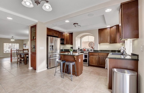 Las Vegas House | Pool/Spa-15 min from ✈️ & strip. Smart TVs Close to shopping 🍔 freeway, Costco