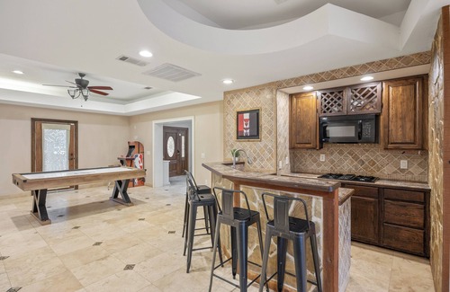 Irving House | Pool/Spa, 2 Game Rooms, 6 Bedrooms, 6 Bathrooms