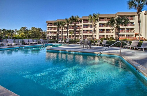Folly Field Apartment | Pool, Spa and Dining Beach Condo in Hilton Head!