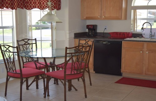 Solana House | Pool/Spa Spacious 4/3 Villa 2 Suites Cable,GmRm,WiFi,Netflix