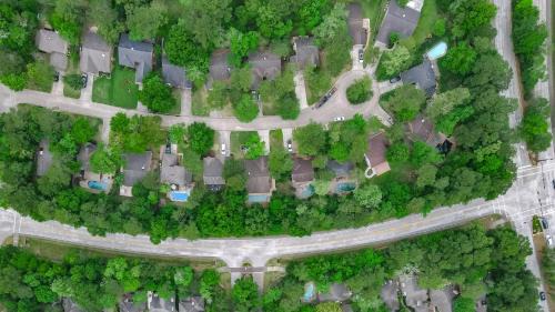Indian Springs House | Pool & Spa! Whimsical Heart of The Woodlands