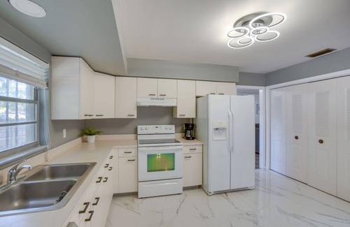 Bearss Plaza House | Pool Spacious Central Home 7mile to Beach