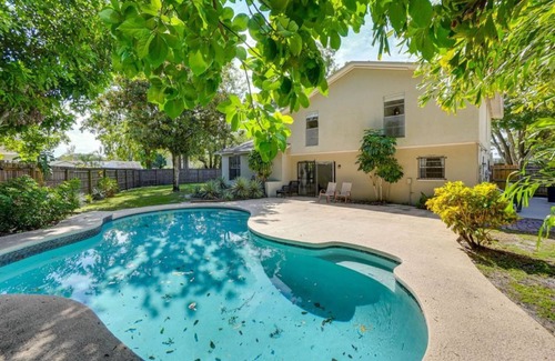 Bearss Plaza House | Pool Spacious Central Home 7mile to Beach