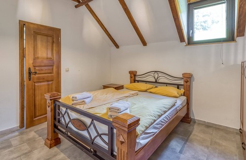 Smarje pri Jelsah Apartment | Pool Suite Sunflower, Podplat, Slovenia