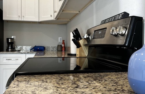 Hickory House | Pool Table, Cozy, Basketball hoop, Game console, loaded kitchen! Beautiful home