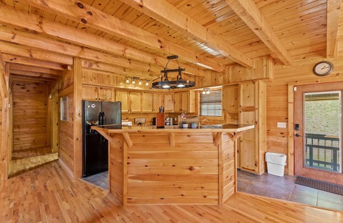 Means Cabin | Pool Table | High Speed WiFi | Starry Mountain Night | Secluded Cabin | Red River Gorge, Kentucky!