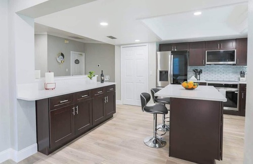 Pinellas Park House | Pool Table, Minigolf, Games @ Pondside Funhouse