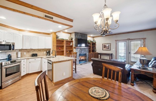 White Oak Lodge Condo | Pool, Tennis & Basketball Court - White Oak 15