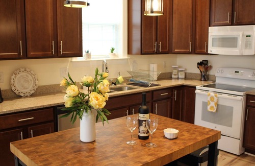 Frankford House | POOL till 9/21! Pickleball, gym, firepit, bikes & games. Linens included!
