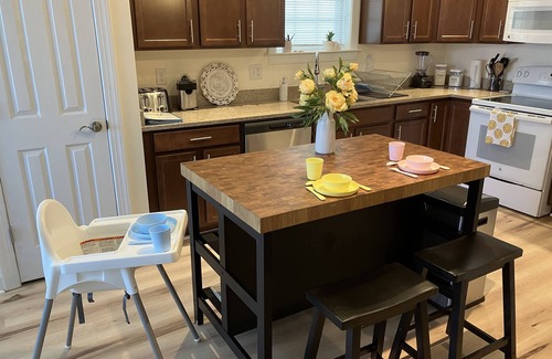Frankford House | POOL till 9/21! Pickleball, gym, firepit, bikes & games. Linens included!