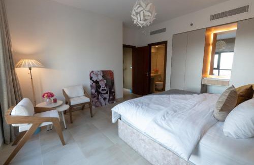Jeddah Apartment | Pool View 2-Bedroom Apartment