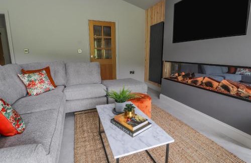Meifod House | Pool View